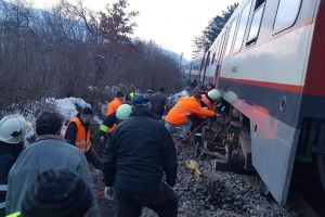 Un tren fără călători a deraiat între Sărăţel şi Domneşti. Traficul feroviar a fost reluat (FOTO)