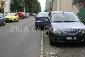 Sondaj de opinie: 55% dintre constantenii participanti cer locuri de parcare si nu sunt de acord cu sanctionarea celor care parcheaza vehiculele pe trotuare!