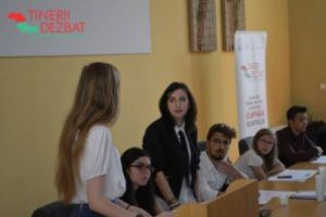 „Tinerii dezbat”, o nouă ediţie