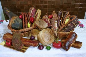 Produse din carne, vândute la Bucureşti ca fiind tradiţionale din Sibiu. O înşelătorie demascată
