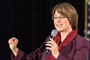 Nou adversar pentru Trump. Democrata Amy Klobuchar s-a înscris în cursa pentru prezidenţialele din 2020