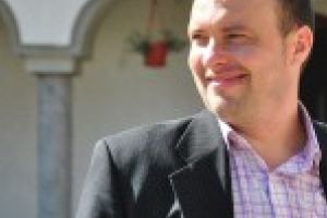 Încă un primar din Caraş-Severin condamnat definitiv pentru violenţă! A lovit un cetăţean cu pumnii şi picioarele chiar în Primărie!