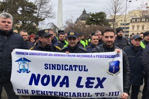 GALERIE FOTO: Salariaţi ai Penitenciarului Tg. Jiu, la protestele de la Bucureşti
