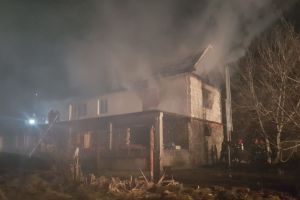 FOTO Acoperiş distrus de flăcări – Cauza incendiului de la Tălmaciu
