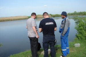 Atenţie, pescari! Au fost stabilite perioadele şi zonele de prohibiţie. Recomandările jandarmilor
