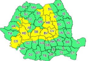 Alertă meteo: Cod Galben de ninsori şi viscol în zona montană