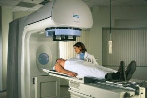 Bolnavii de cancer din România nu pot beneficia de tratament. Doar 30% ajung să facă radioterapie