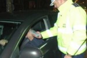 O tanara soferita ametita fiind de licoarea lui Bachus a pierdut controlul volanului si s-a rasturnat in afara partii carosabile