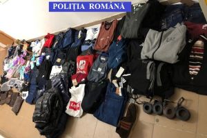 VIDEO FOTO – Percheziţii în Târgul Obor din Sibiu. S-a confiscat marfă şi câteva mii de lei