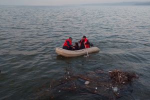 Interventie salvatoare pe raul Olt in zona Barajului Strejesti. O adolescenta a fost adusa la mal de pompieri (galerie foto+video)