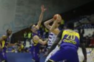 Baschetbaliştii de la SCM Timişoara au pierdut primul meci din Grupa Roşie, după un final pe muchie de cuţit la Piteşti