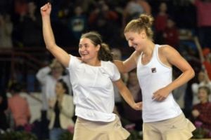 România la un pas de finala Fed Cup. Franţa, ultima redută de cucerit