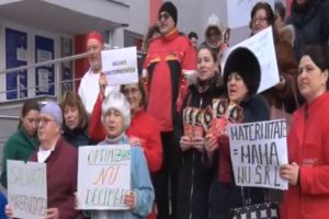 Războiul din Maternitatea Bacău se lasă cu demisii şi intervenţii politice