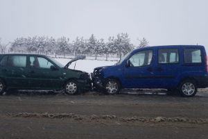 UPDATE FOTO Accident cu doi răniţi pe DN1 la Sălişte