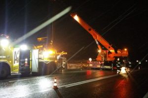 Autocisterna incarcata cu motorina, rasturnata pe DN17 in judetul Suceava. Pompierii, chemati in ajutor (galerie foto)