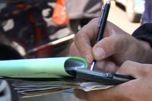 PRINS şi AMENDAT de poliţiştii arădeni, după o FOTOGRAFIE postată pe o reţea de socializare (FOTO)