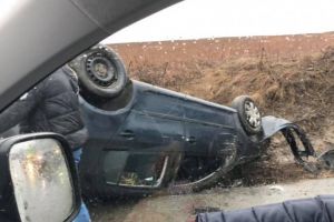 S-a întors cu roţile în sus pe DN69 Arad-Timişoara