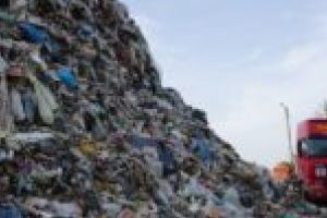 Ce a făcut Caraş-Severinul cu zeci de milioane de euro?! I-a umplut de bani pe băieţii deştepţi, a adus primăriile aproape de faliment, iar cetăţenilor le-a lăsat gunoiul sub nas!