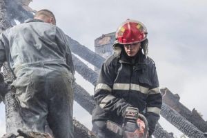Faptele unui salvator ies întotdeuna la lumină de sub perdeua de fum