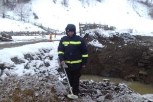 Grenade găsite de pirotehnişti la Lunca Ilvei, unde se lucrează pentru distrugerea unui pod