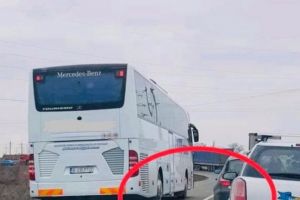 Şofer de autocar lăsat fără permis din cauza unei poze găsite de poliţişti pe Facebook