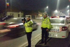 Trei tineri s-au luat la bătaie într-un local din Floreşti
