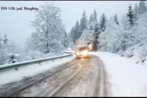 Drumarii au ieşit la deszăpezit drumurile din Harghita