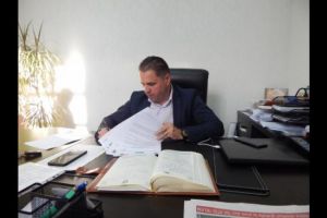 RUSINE, Adrian Dobre, primarul PNL platit cu mii de euro! La Baicoi se modernizeaza iluminatul public pe fonduri europene. La Ploiesti, orbecăim ca sobolanii