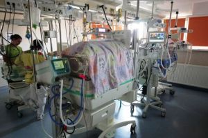 Bucurie într-o familie din Sibiu: vin acasă cele trei fetiţe născute în urmă cu 18 zile