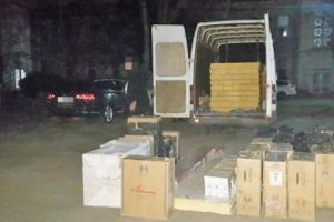 Țigări de contrabandă, de 60.000 de euro, descoperite, într-o dubă, de poliţiştii de frontieră din Constanţa