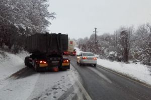 VIDEO FOTO Trafic în condiţii de iarnă în tot judeţul – Probleme pe DN1 şi DN7