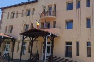 Scandal într-o primărie din judeţ. Angajaţii nu şi-au primit salariile