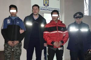 Spargeri şi furturi în lanţ comise de o bandă de adolescenţi
