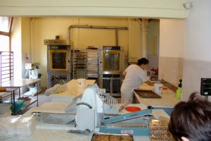 Laborator de patiserie închis şi sancţiuni de 40.000 de lei, aplicate de DSVSA