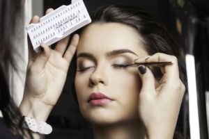 Aceste 5 produse cosmetice nu trebuie sa-ti lipseasca din trusa de machiaj in 2019!