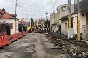Atentie unde va parcati masinile: Continua lucrarile de reabilitare a trotuarelor din Constanta 