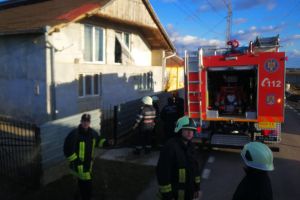 FOTO. Incendiu la hornul unei case din Doba. Pompierii trag un semnal de alarmă