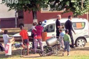 Alertă la Gherla, după ce un copil a fost văzut pe stradă cu o ”bombă” în mână VIDEO