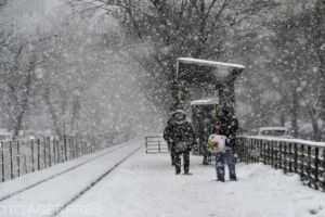 România, lovită din nou de un val de aer polar. Ninsorile au creat probleme în ţară - VIDEO