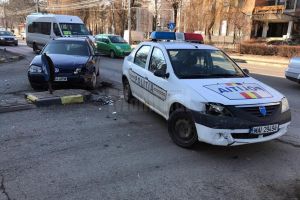 Poliţist nemulţumit că a fost lăsat de colegi fără permis pentru 90 de zile