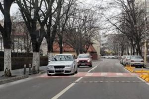 Măsuri contra accidentelor rutiere, la Constanţa. Separatoare montate la trecerile de pietoni. 