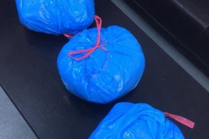 Peste trei kilograme de cannabis, descoperite in rucsacul unui tanar (galerie foto) 