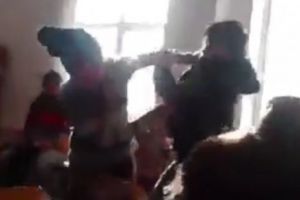 Elevă BĂTUTĂ într-o şcoală din VASLUI. Imaginile au DEVENIT VIRALE - Video