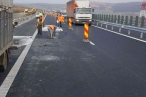 INFOTRAFIC: Trafic restricţionat pe Autostrada A1 Sibiu-Deva.  Se efectuează lucrări de înlocuire a parapetului