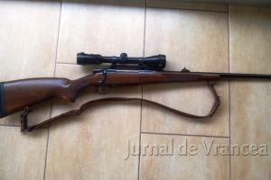Hoţii au spart casa unui bărbat şi au furat o ARMĂ DE VÂNĂTOARE