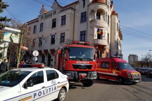 Incendiu la Baroul Bihor! Mai multe documente au luat foc în biroul unor avocaţi (FOTO / VIDEO)