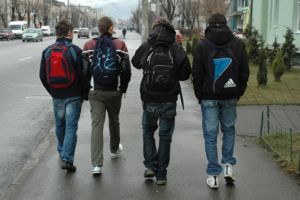 Cursuri suspendate, în această după-amiază, în toate şcolile din judeţ