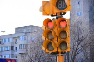 Semafoare cu inimioare roşii într-un oras din Romania, de Valentine’s Day şi Dragobete