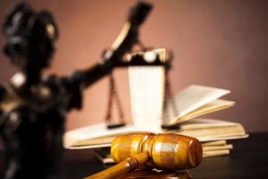 Trei foşti lideri ai PDL Bacău, condamnaţi pentru mărturie mincinoasă