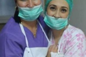 Ce făcea FALSA DOCTORIȚĂ în sala de operaţii. Reacţia Roxanei Al Momani, medicul acuzat că a lăsat-o să opereze: „Are dedublare de personalitate!” 